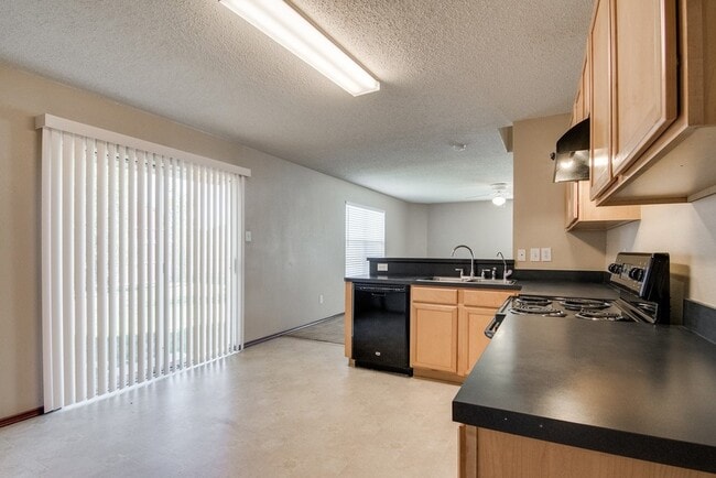 Building Photo - 8211 Leaning Oak Ct