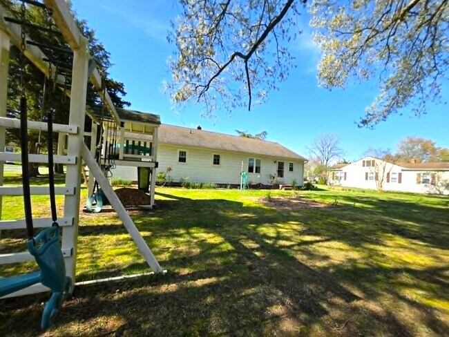 Building Photo - 104 Lee Dr