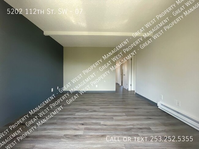 Building Photo - MOVE-IN SPECIAL- HALF OFF FIRST MONTH!! (E...