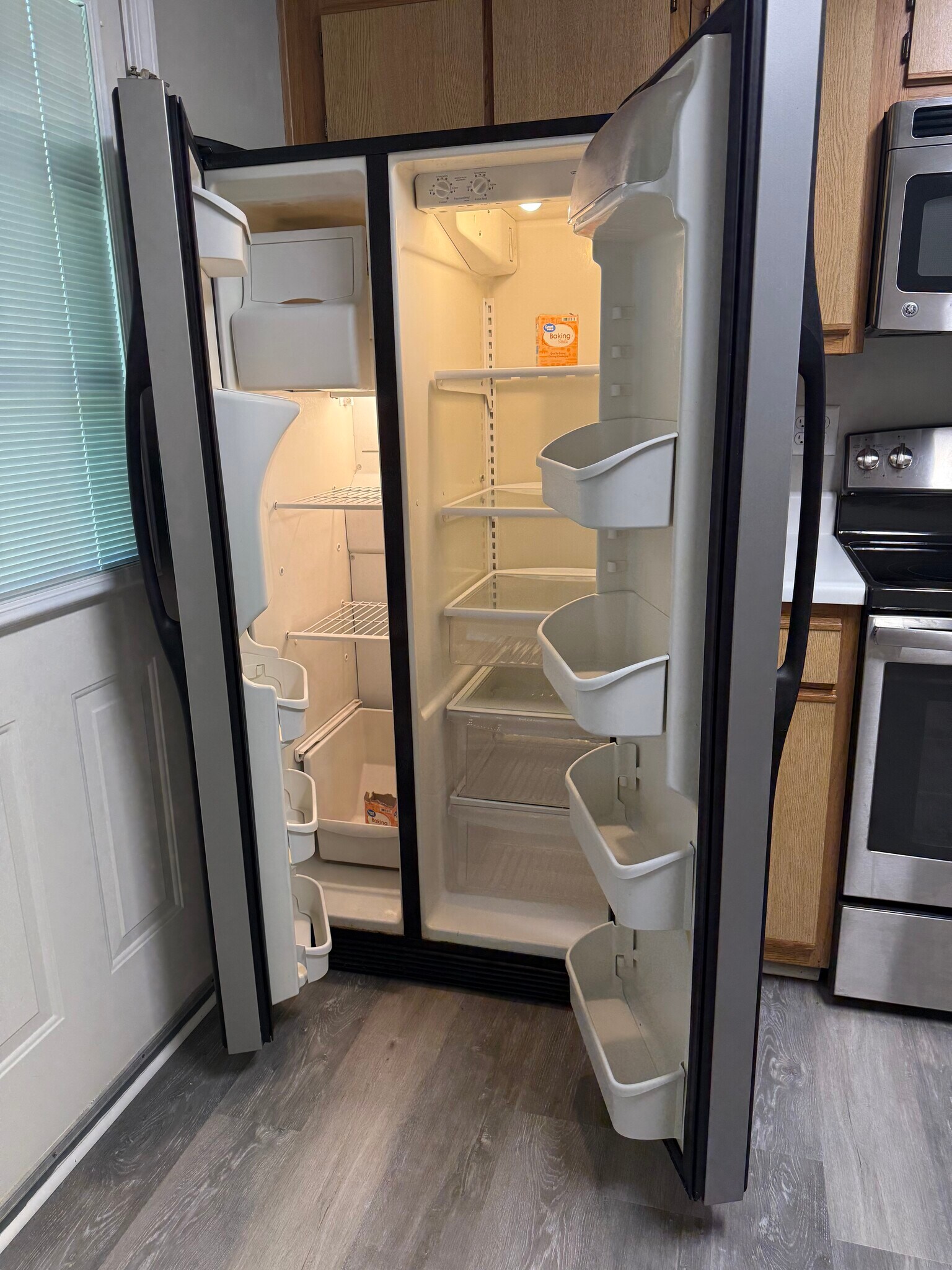 Refrigerator - 101 Davis St