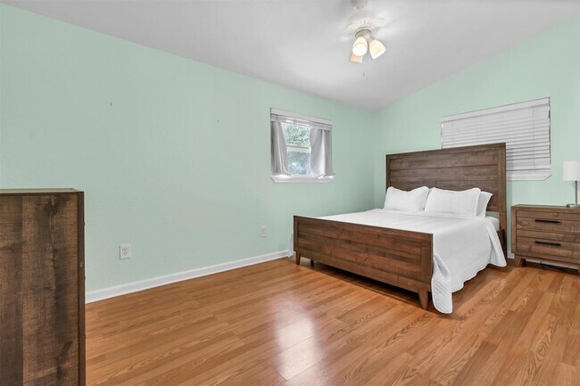 Building Photo - 612 Mockingbird Dr