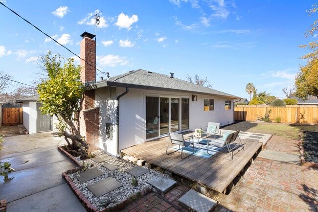 Building Photo - 3004 Vistamont Dr