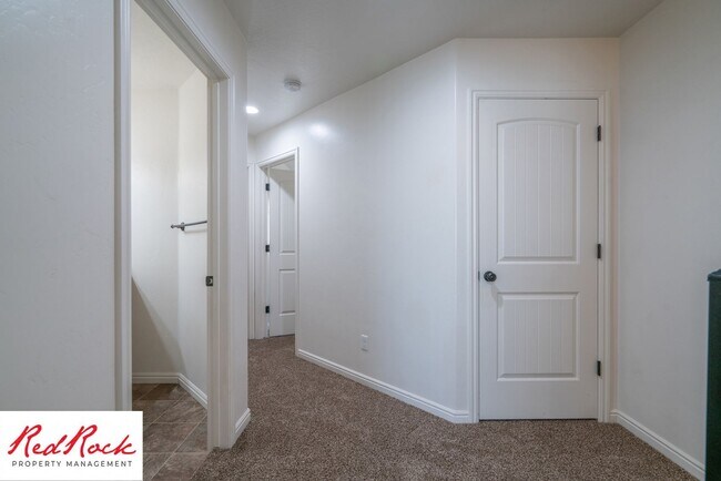 Building Photo - 3 Bedroom Two-Story Home Near Scenic Trails