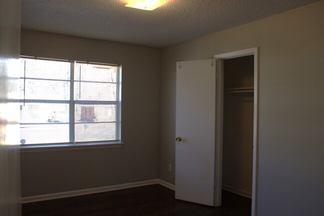 Building Photo - 3202 Gayhart Dr NW