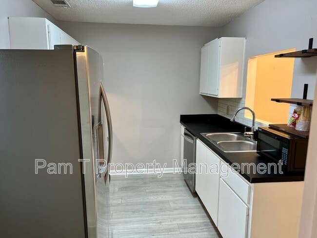 Building Photo - 128 Fox Chase Rd