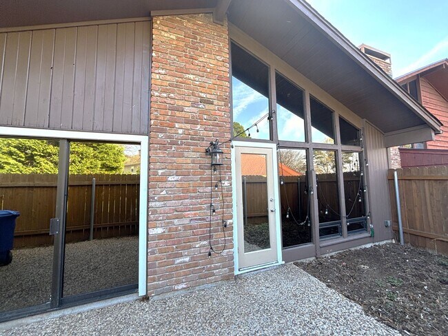 Building Photo - Lake View with Easy Access to I220