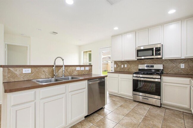 Building Photo - 7719 Serene Wood Ln