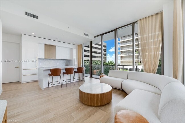 Building Photo - 2655 S Bayshore Dr