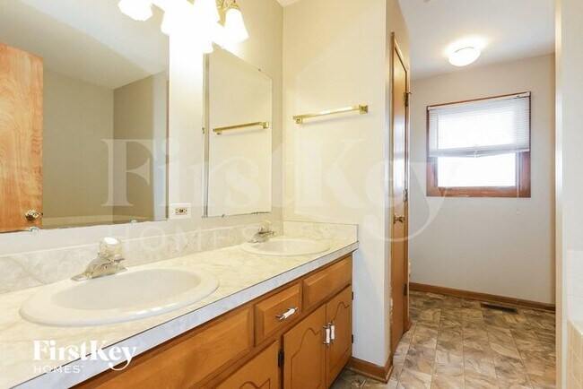 Building Photo - 2508 John Bourg Dr