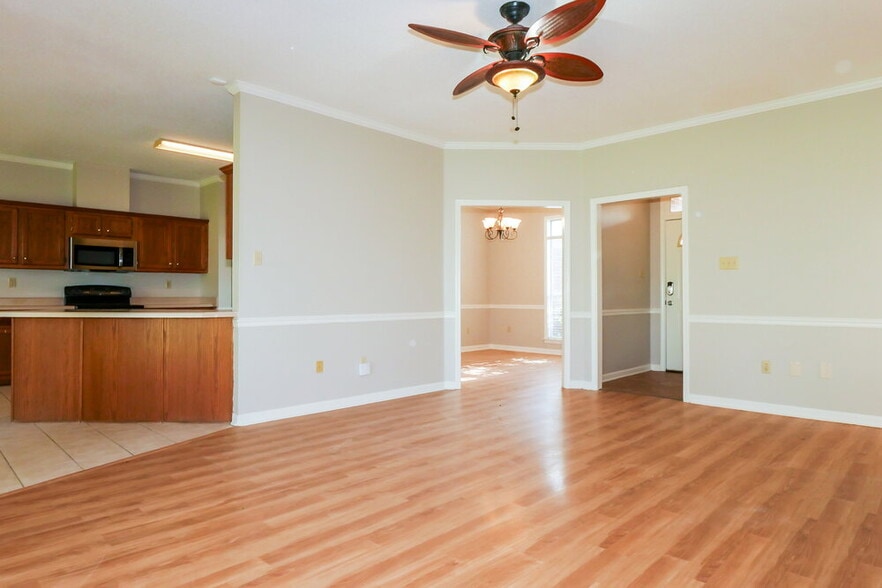 Building Photo - 3924 Tamara Dr