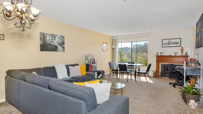 Building Photo - Lovely 1 bedroom Condo in Top-Rated Complex