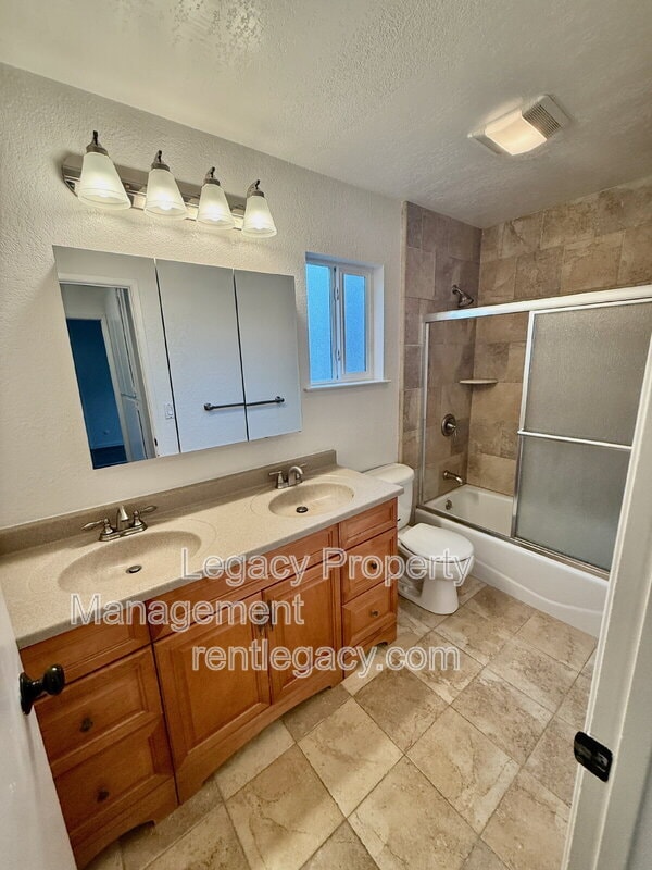 Building Photo - 1427 Bel Air Dr