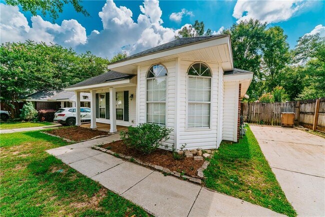 Building Photo - 957 Wesley Ave