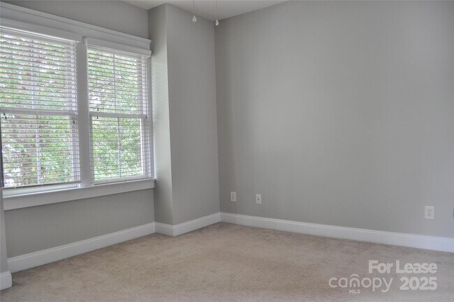 Building Photo - 3010 Colonel Springs Way