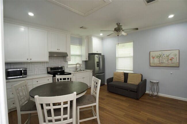 Building Photo - 3710 Yellowstone Blvd