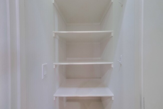 Building Photo - 1902 Marshallfield Ln