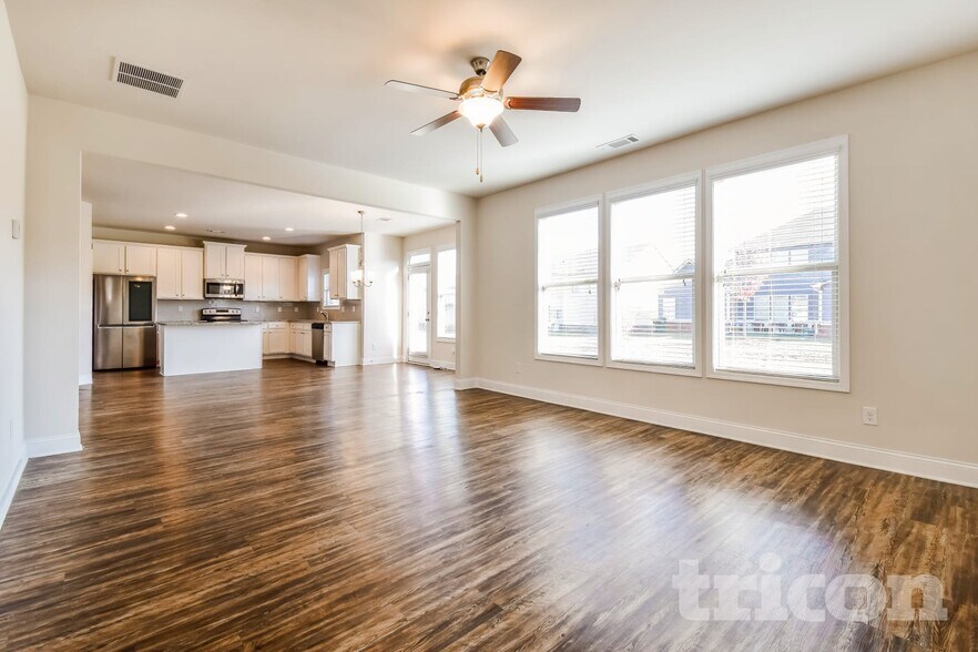 Building Photo - 4000 Bella View Ln