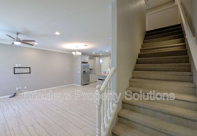 Building Photo - 2477 W Market Pl