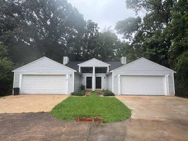 Primary Photo - 106-110 Northwoods Dr