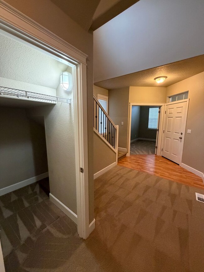 Building Photo - 3-Bed/2.5 Bath + Office & Bonus Room on Quiet Dead-End Street