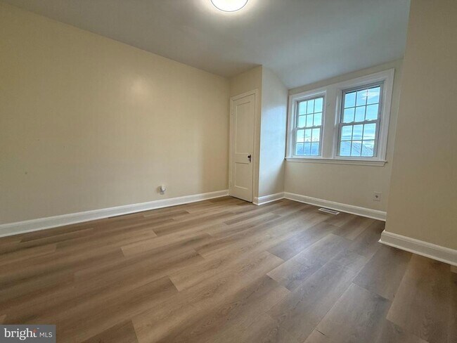 Building Photo - 804 Radnor Ave