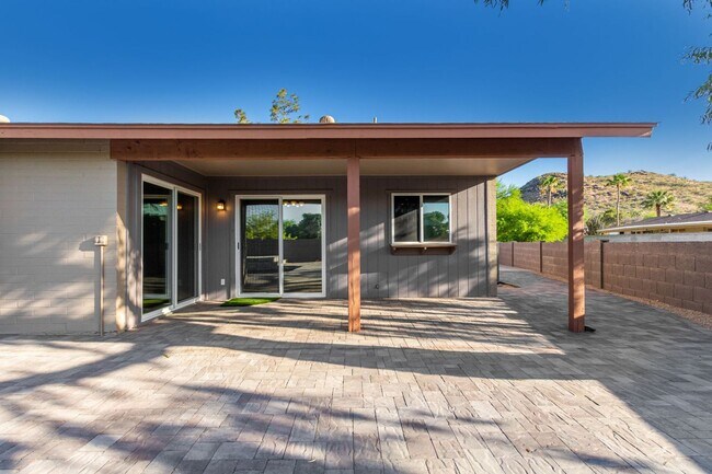 Building Photo - Central & Thunderbird 3 bdrm 2 bath Home w...