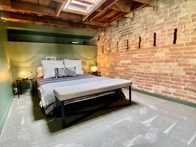Building Photo - Modern 2BD Loft with Vintage Charm – Prime Historic Downtown Location!