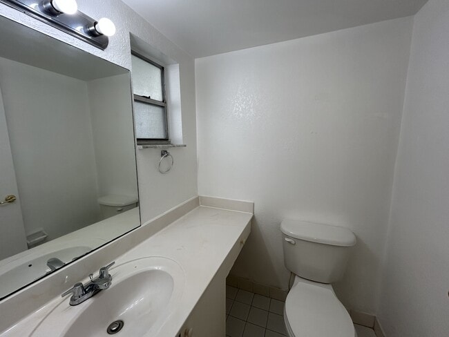 Building Photo - 4255 N University Dr