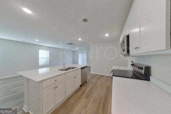 Building Photo - 112 Overstreet Way
