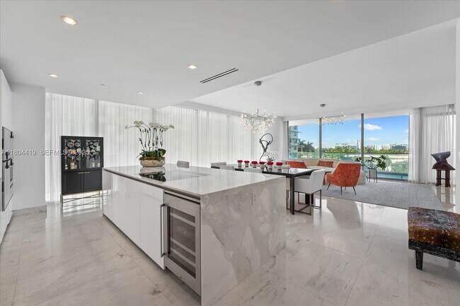 Building Photo - 10201 Collins Ave