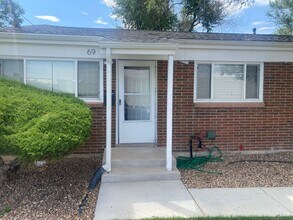 Building Photo - Spacious 2 Bedroom, 1 Bathroom Duplex with...