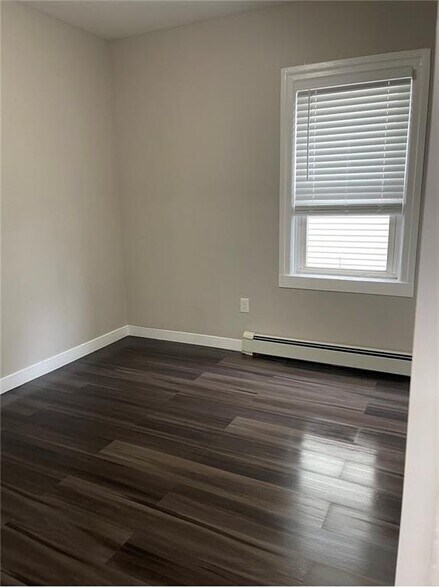 Room 2 of 3 - 56 Vinton St
