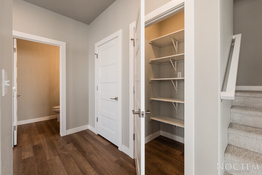 Building Photo - 5703 Iron Dr