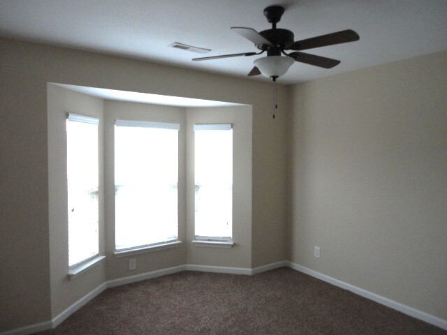 Building Photo - 690 Triple Crown Ct