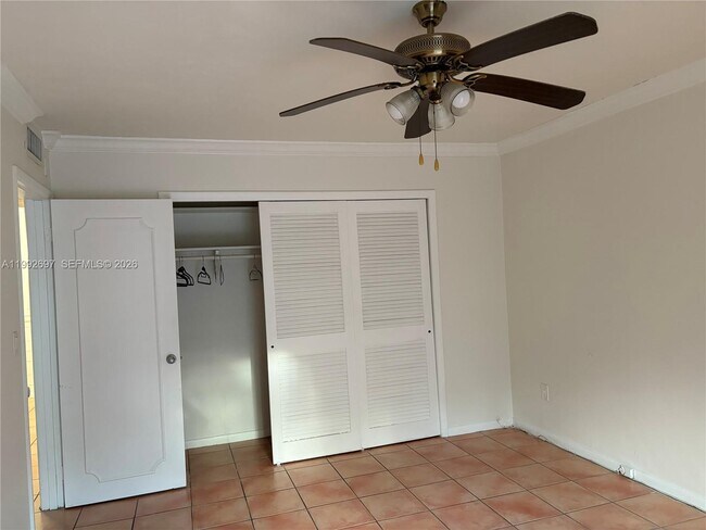 Building Photo - 255 Sunrise Dr