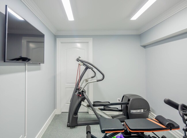 Building Photo - 6 Old School House Ln