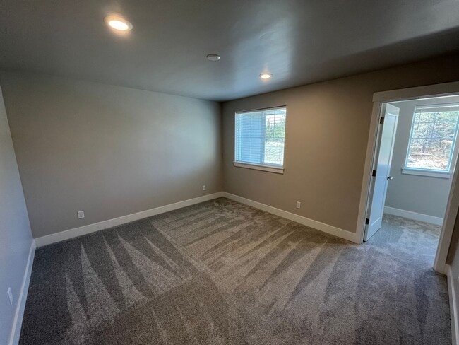 Building Photo - Beautiful 3 Bed/2.5 Bath Townhome - Community Pool and Fitness Center!