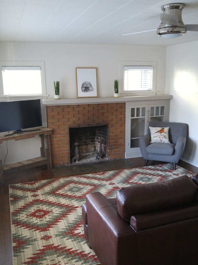 Building Photo - 170-704-708 Broadway Duplex, Bend