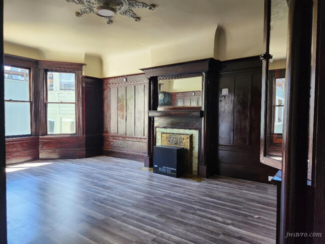 Building Photo - 1575 Oak St