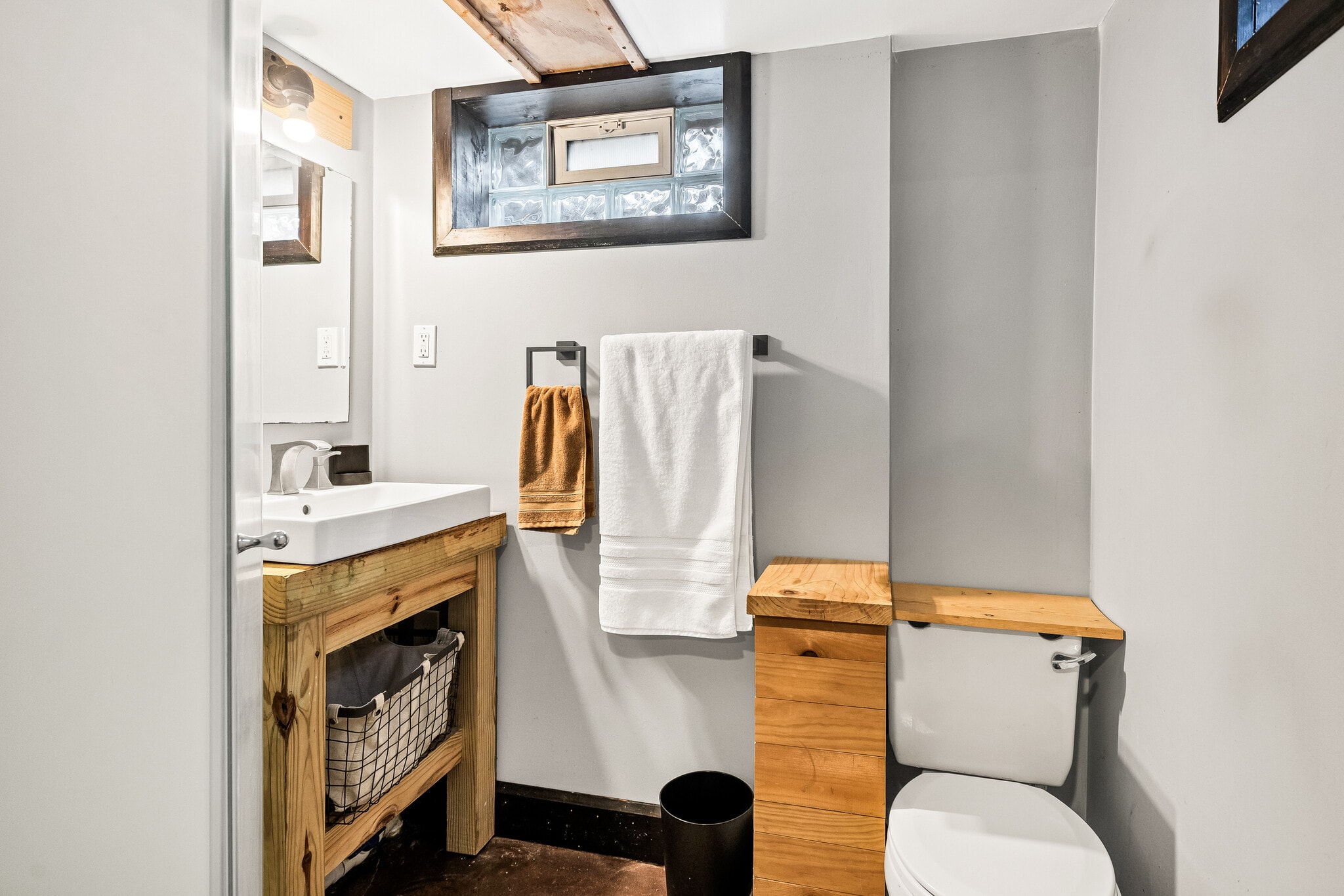 Building Photo - 1140 Trumbull Ave SE