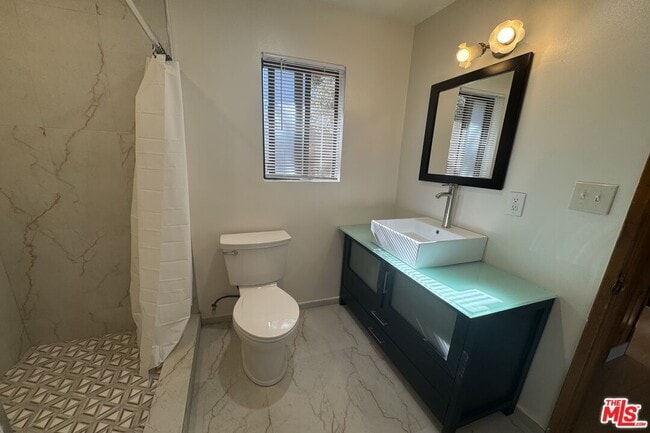 Building Photo - 2317 Maplewood Way