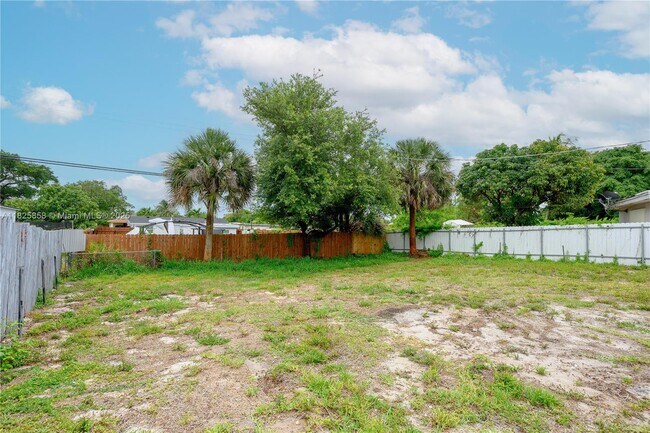 Building Photo - 290 NW 29th Ave