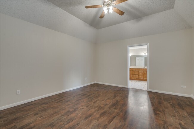 Building Photo - 2460 Pebblebrook Cir