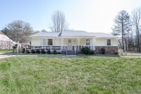 Building Photo - 7800 Tamarind Dr
