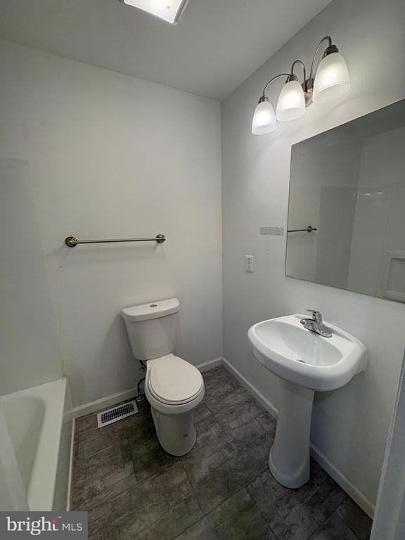 Building Photo - 1707 N Patterson Park Ave