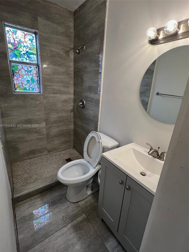 Building Photo - 1844 Taft St