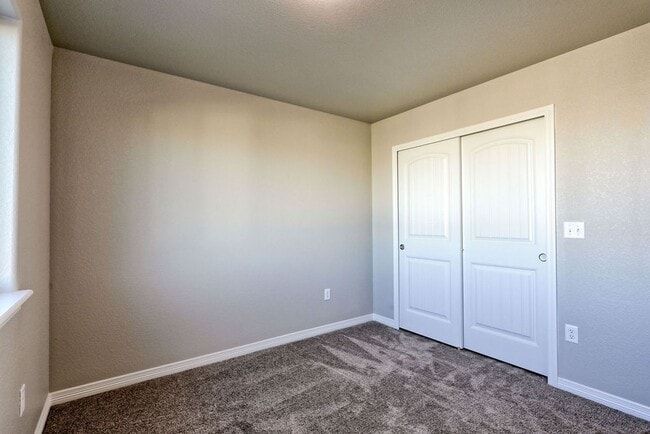 Building Photo - 3 Bedroom 2 1/2 Bath in Northwest Loveland