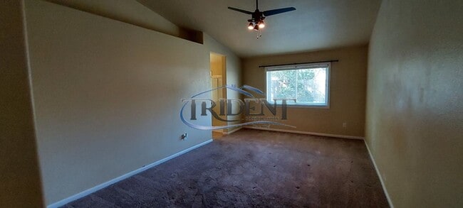Building Photo - 4 bedroom, 2 bath house with open floor plan