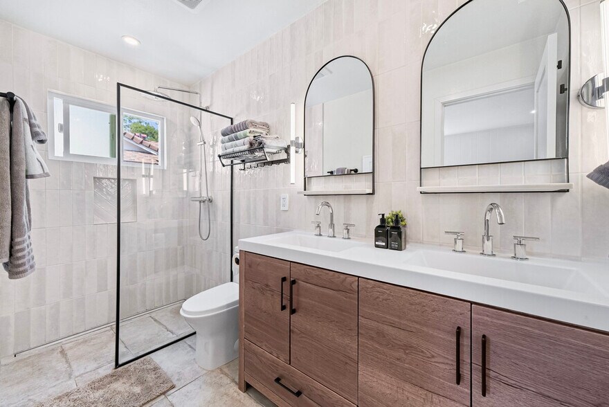 Building Photo - 2355 Arlene Dr