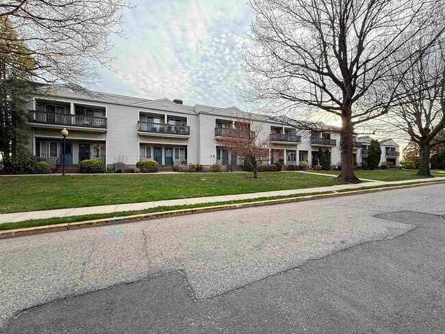 Building Photo - 42 Willow Wood Ct